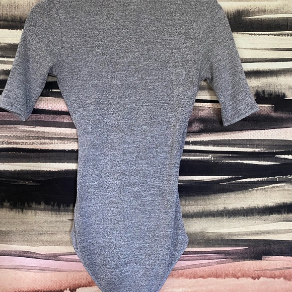 Grey cotton body suit by Wilfred. Gently used, still in great condition. - Picture 4 of 4